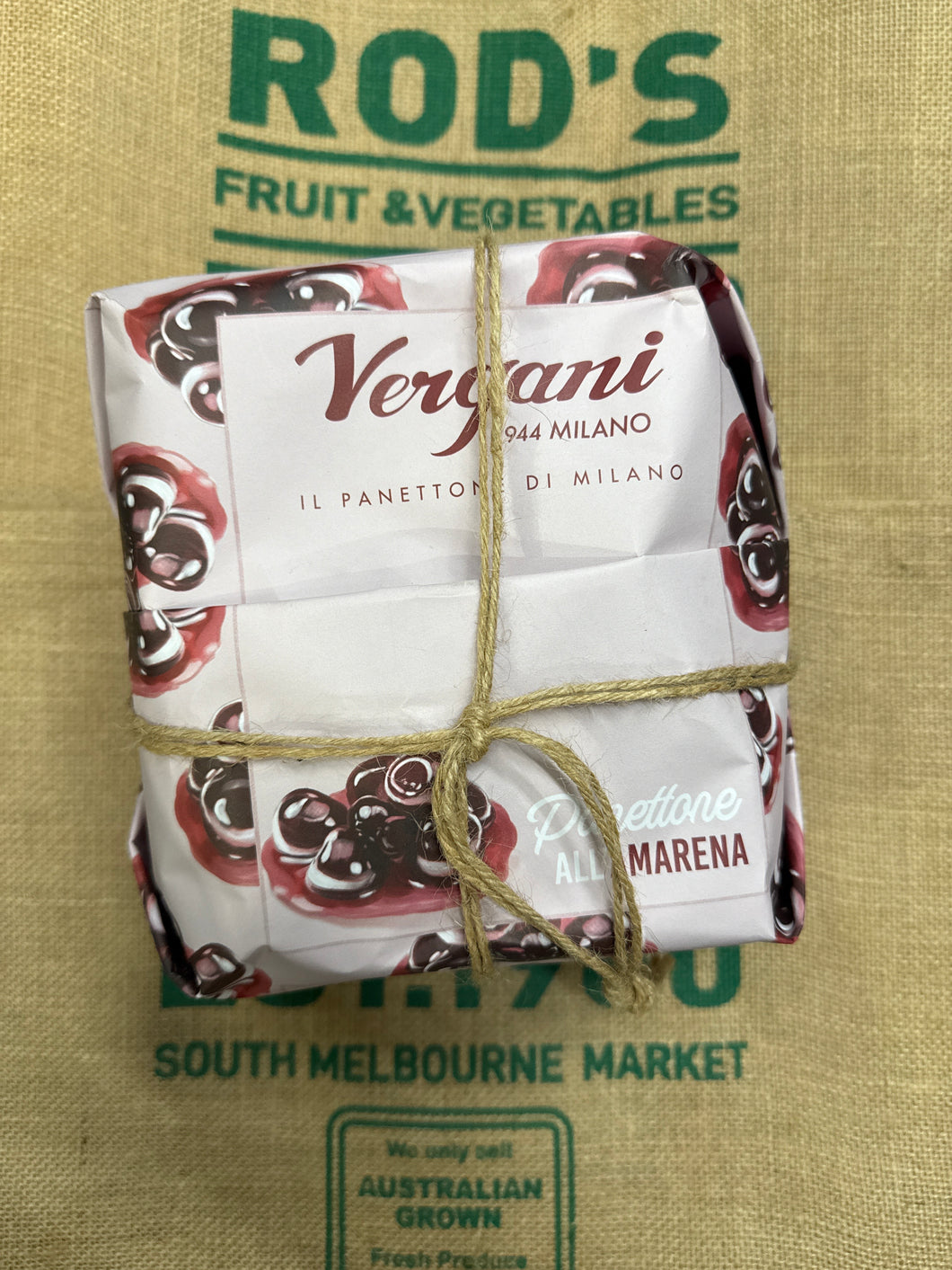 Panettone- Black Cherry 750g ( Vergani) Made in italy