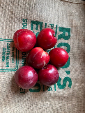 Plums- Red  1kg Special